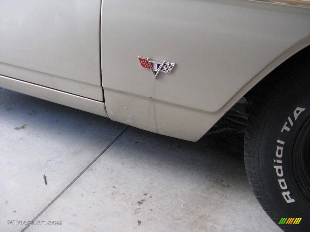 1967 Chevrolet Chevy II Nova Sedan Marks and Logos Photos