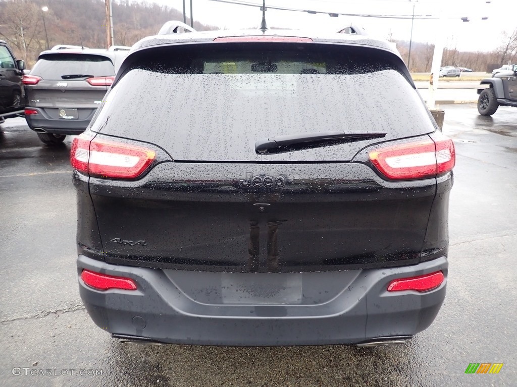 2018 Cherokee Latitude 4x4 - Diamond Black Crystal Pearl / Black photo #4