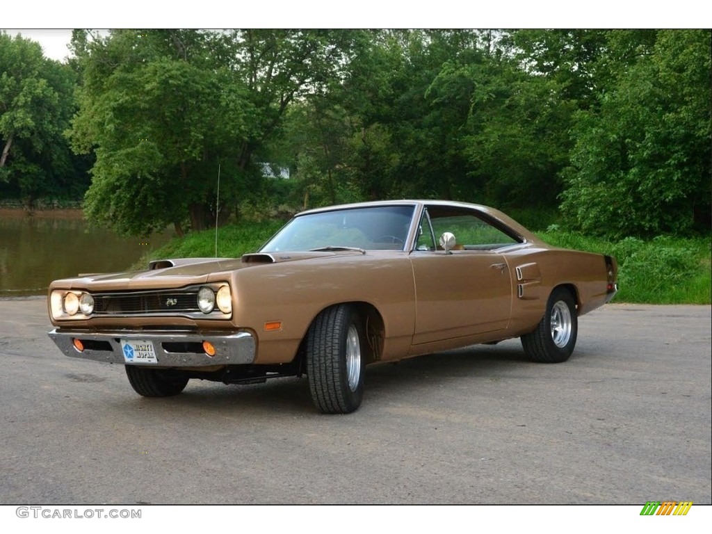 Gold Metallic 1969 Dodge Coronet Super Bee Hardtop Exterior Photo #138552696
