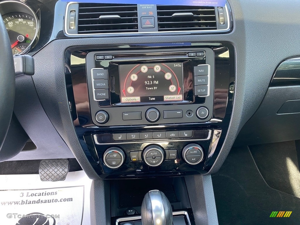2015 Volkswagen Jetta SEL Sedan Controls Photo #138555084