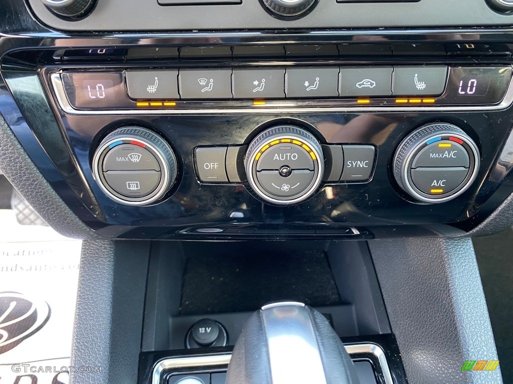 2015 Volkswagen Jetta SEL Sedan Controls Photos
