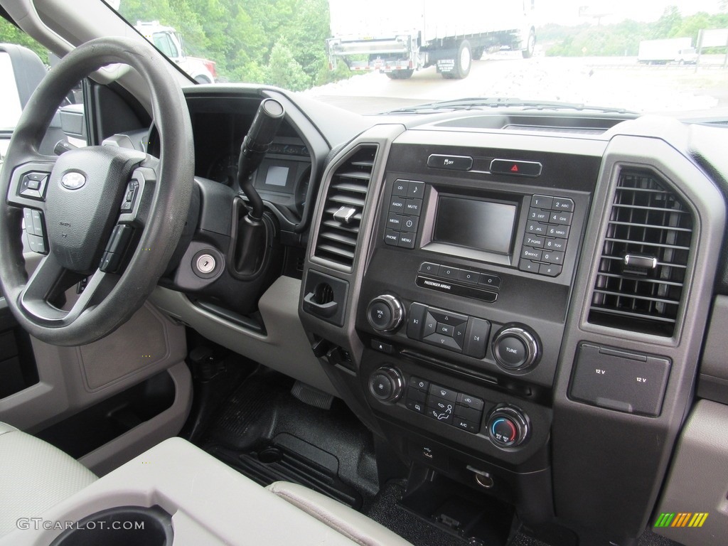 2017 F250 Super Duty XL Regular Cab - Oxford White / Medium Earth Gray photo #41