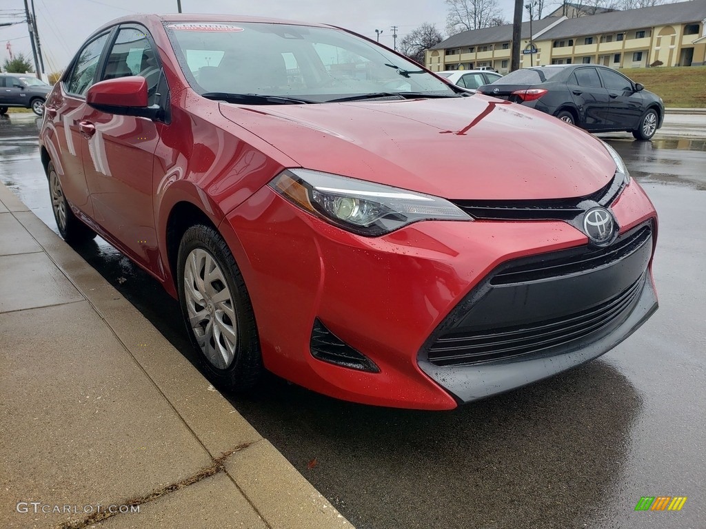 2018 Corolla LE - Barcelona Red Metallic / Black photo #42