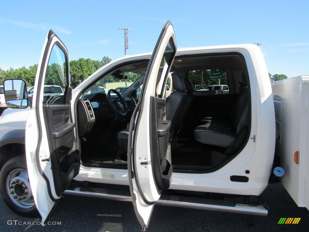 2016 5500 Tradesman Crew Cab Chassis - Bright White / Diesel Gray/Black photo #22