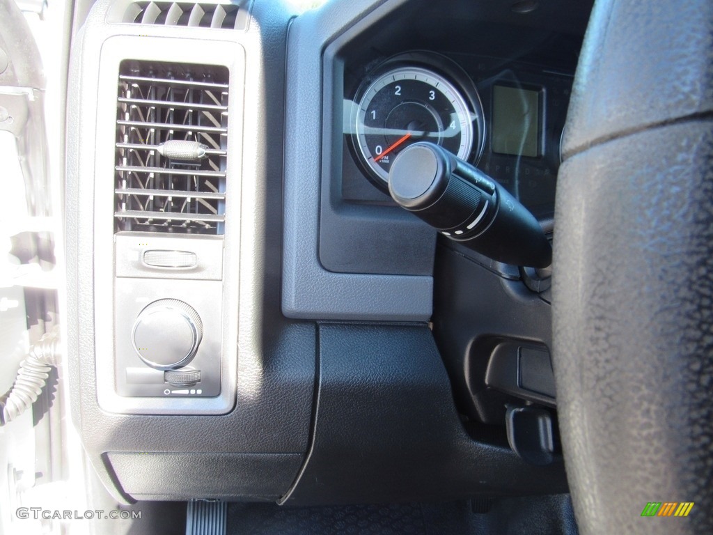 2016 Ram 5500 Tradesman Crew Cab Chassis Controls Photo #138557124