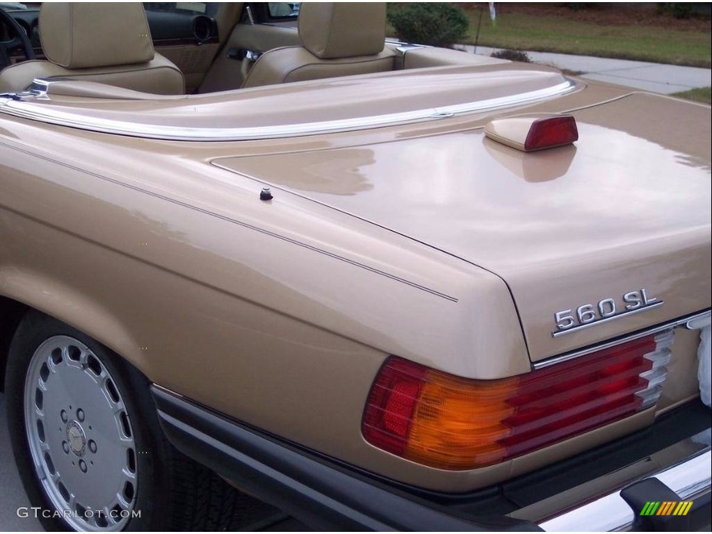 1986 Mercedes-Benz SL Class 560 SL Roadster Marks and Logos Photo #138558786
