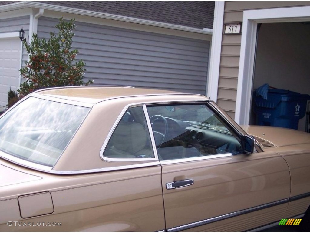 Champagne Metallic 1986 Mercedes-Benz SL Class 560 SL Roadster Exterior Photo #138558960