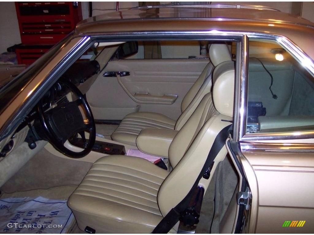 Creme Beige Interior 1986 Mercedes-Benz SL Class 560 SL Roadster Photo #138559068