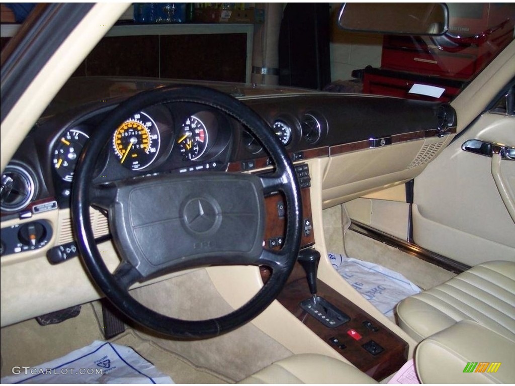 1986 Mercedes-Benz SL Class 560 SL Roadster Creme Beige Dashboard Photo #138559089