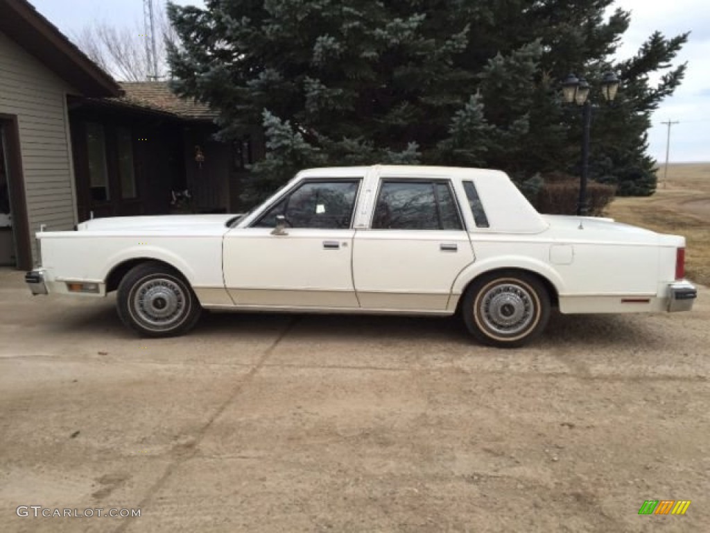 White 1980 Lincoln Continental Town Car Exterior Photo #138560721