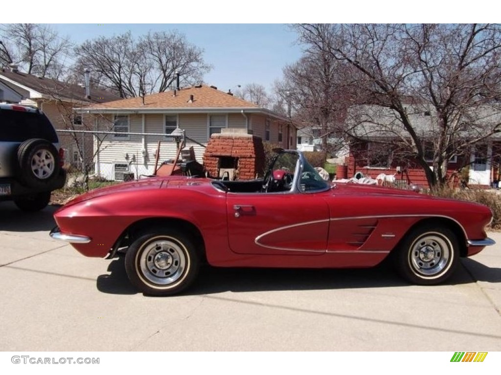 Honduras Maroon 1961 Chevrolet Corvette Convertible Exterior Photo #138563169