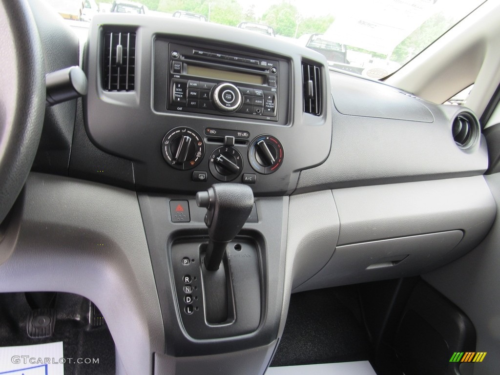 2017 Nissan NV200 SV Gray Dashboard Photo #138567702