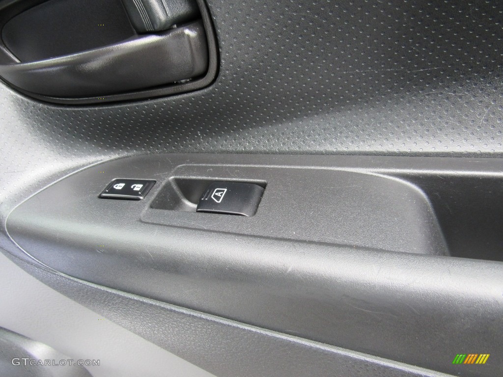 2017 Nissan NV200 SV Door Panel Photos