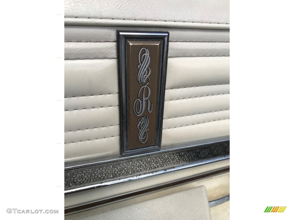 1975 Oldsmobile Delta 88 Royal Convertible Marks and Logos Photo #138568479