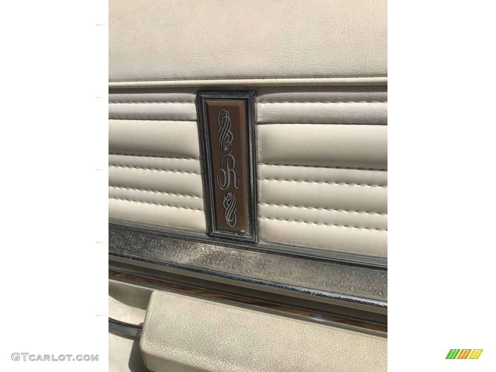 1975 Oldsmobile Delta 88 Royal Convertible Marks and Logos Photo #138568500