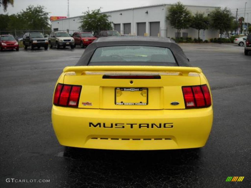 2003 Mustang V6 Convertible - Zinc Yellow / Dark Charcoal photo #14