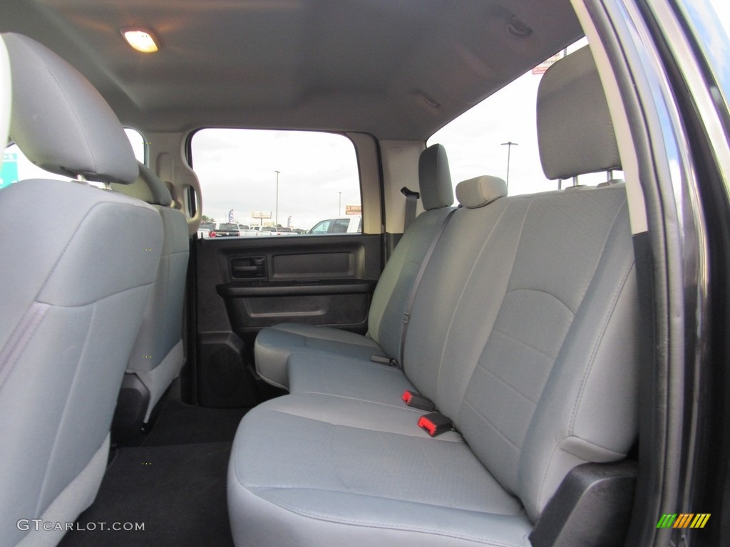 2016 Ram 3500 Tradesman Crew Cab 4x4 Rear Seat Photo #138577911