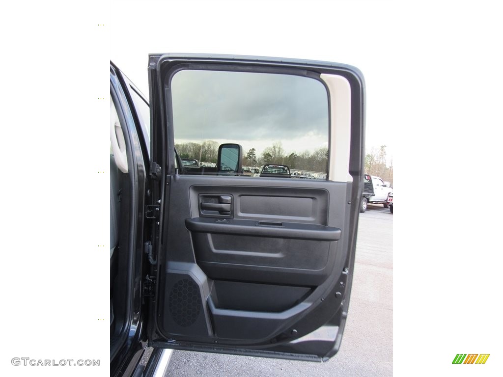 2016 Ram 3500 Tradesman Crew Cab 4x4 Diesel Gray/Black Door Panel Photo #138577950