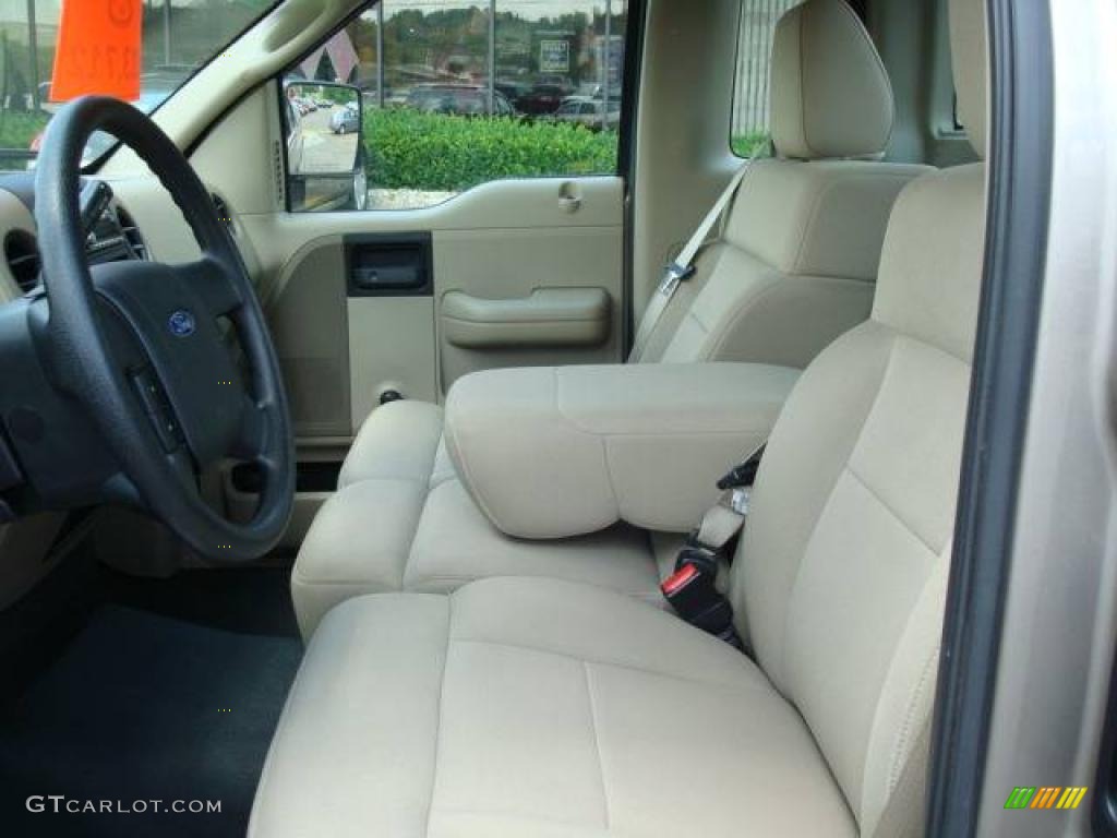 2005 F150 XL Regular Cab - Arizona Beige Metallic / Tan photo #7