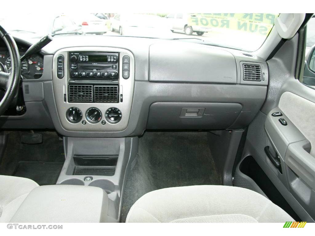 2005 Explorer XLT 4x4 - Medium Wedgewood Blue Metallic / Graphite photo #17