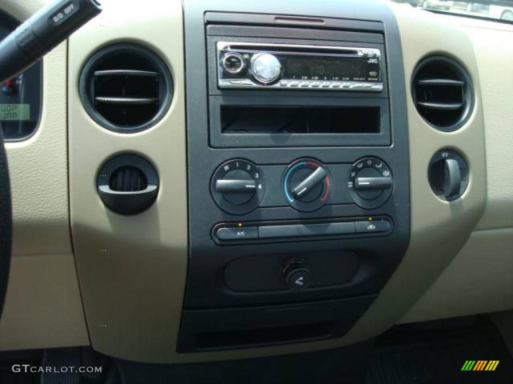 2005 F150 XL Regular Cab - Arizona Beige Metallic / Tan photo #9