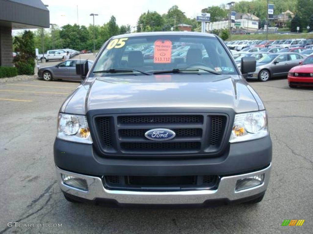 2005 F150 XL Regular Cab - Arizona Beige Metallic / Tan photo #10