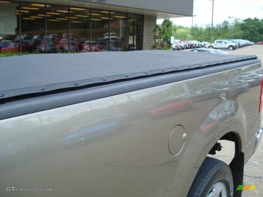 2005 F150 XL Regular Cab - Arizona Beige Metallic / Tan photo #15