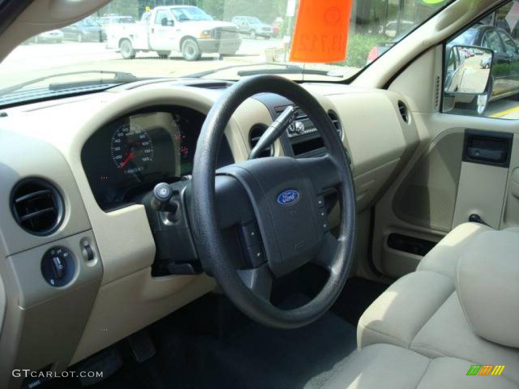 2005 F150 XL Regular Cab - Arizona Beige Metallic / Tan photo #16