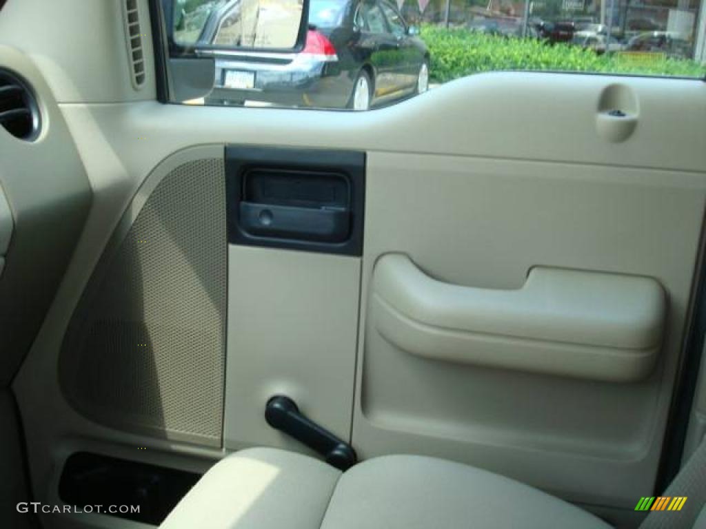 2005 F150 XL Regular Cab - Arizona Beige Metallic / Tan photo #17