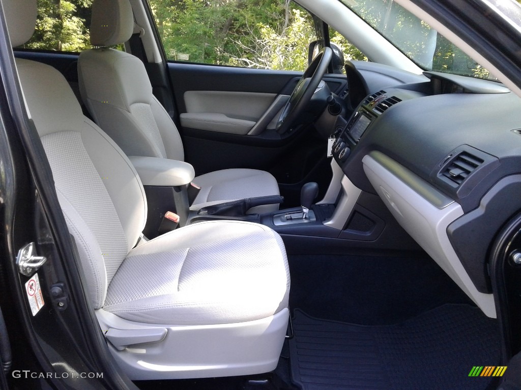 Gray Interior 2015 Subaru Forester 2.5i Premium Photo #138587904