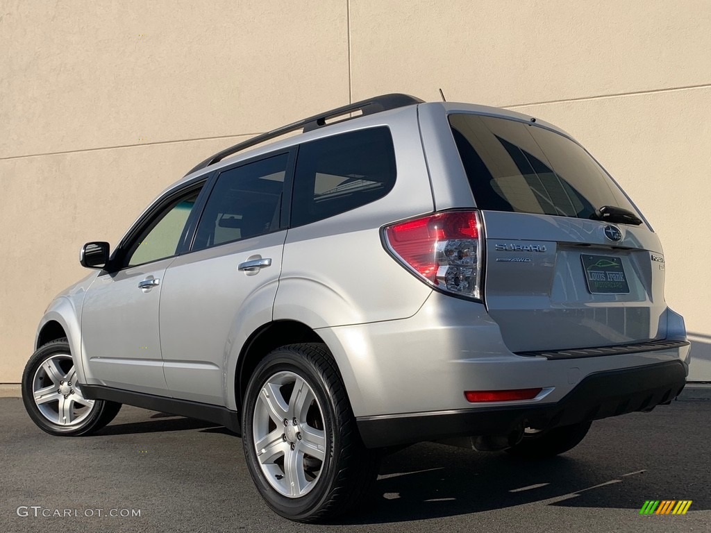 2010 Forester 2.5 X Premium - Steel Silver Metallic / Black photo #2