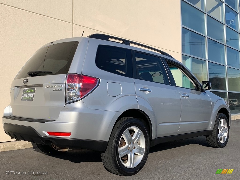 2010 Forester 2.5 X Premium - Steel Silver Metallic / Black photo #17