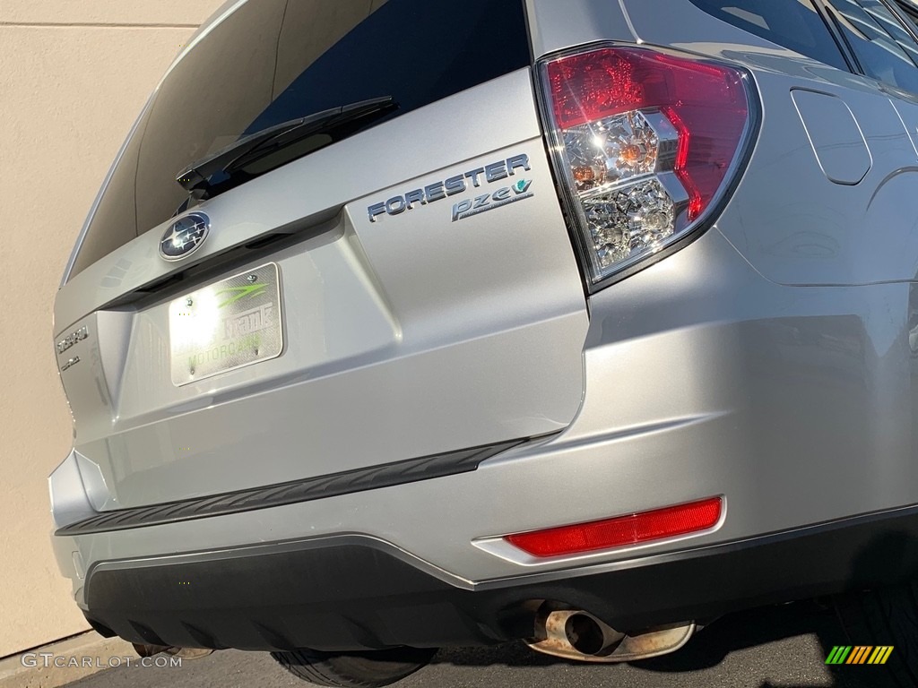 2010 Forester 2.5 X Premium - Steel Silver Metallic / Black photo #23