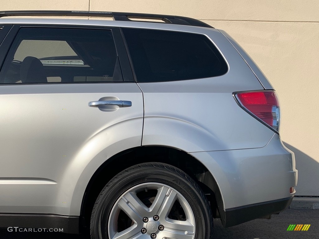 2010 Forester 2.5 X Premium - Steel Silver Metallic / Black photo #28