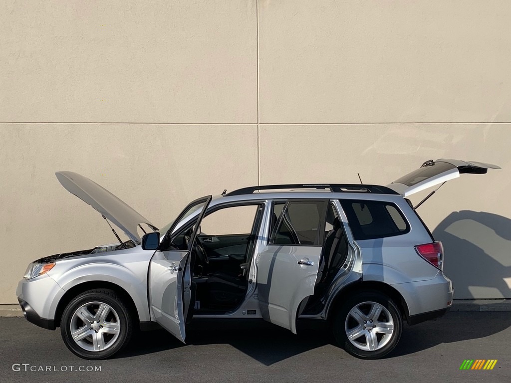 2010 Forester 2.5 X Premium - Steel Silver Metallic / Black photo #36