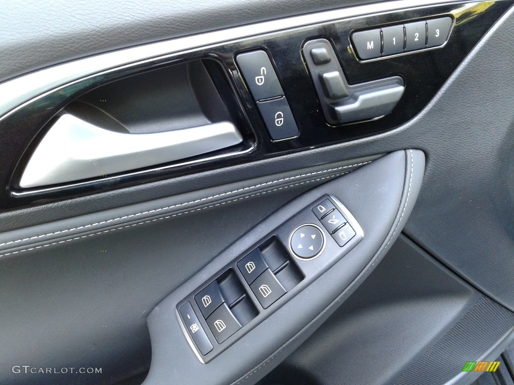 2017 Infiniti QX30 Luxury AWD Graphite Door Panel Photo #138591083