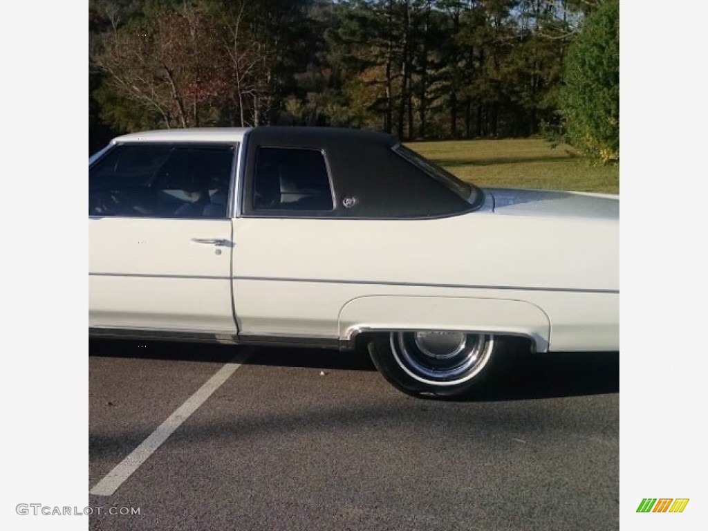 Cotillion White 1975 Cadillac DeVille Coupe Exterior Photo #138592008