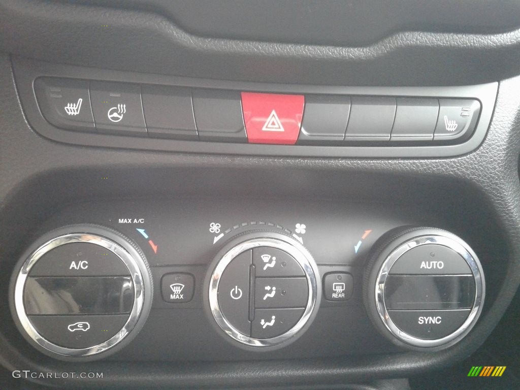 2016 Jeep Renegade Limited Controls Photo #138592110