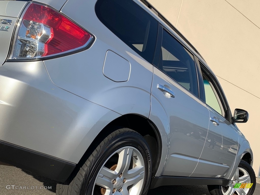 2010 Forester 2.5 X Premium - Steel Silver Metallic / Black photo #118