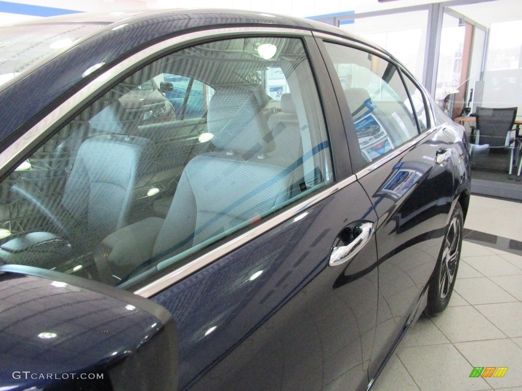 2017 Accord LX Sedan - Obsidian Blue Pearl / Gray photo #8