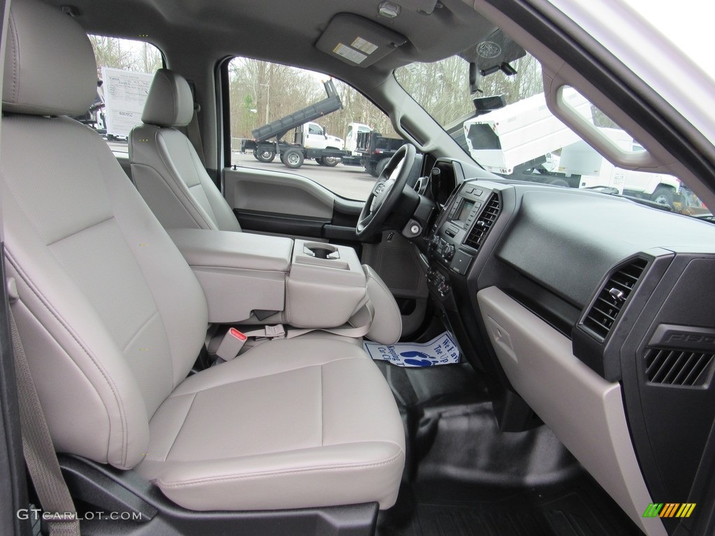 2017 Ford F150 XL SuperCrew 4x4 Front Seat Photo #138599724