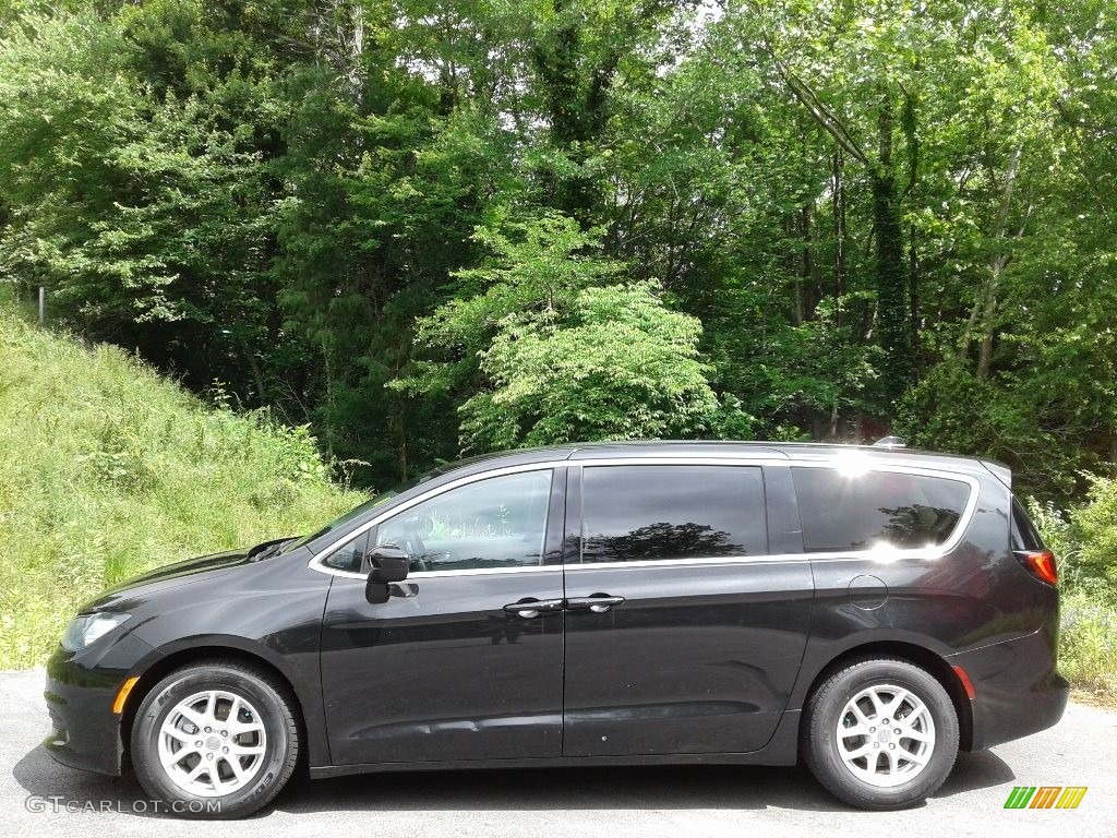 2017 Pacifica Touring - Brilliant Black Crystal Pearl / Black/Alloy photo #1