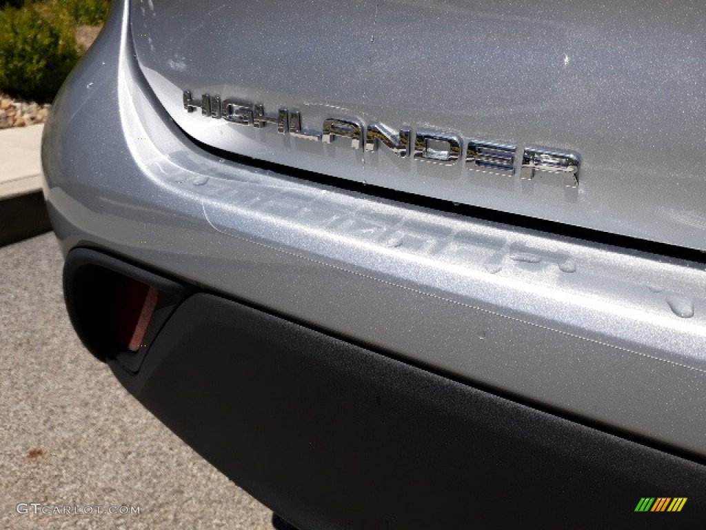 2020 Highlander XLE AWD - Celestial Silver Metallic / Black photo #46