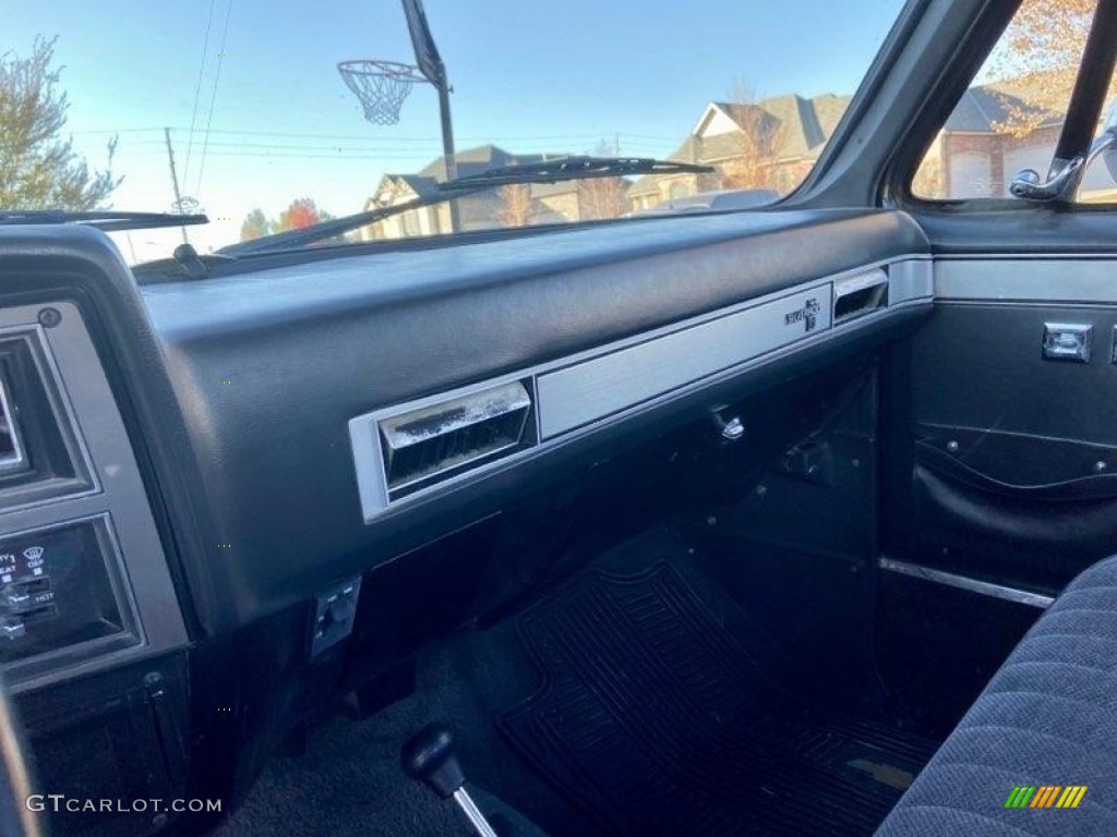 1987 Chevrolet C/K V10 Silverado Regular Cab 4x4 Charcoal Dashboard Photo #138614097