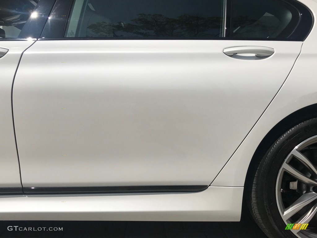 2016 7 Series 750i xDrive Sedan - Mineral White Metallic / Ivory White photo #30