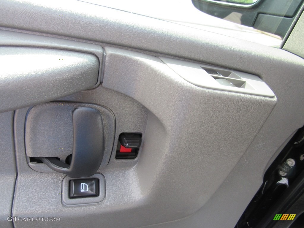 2013 Express LT 3500 Passenger Van - Black / Medium Pewter photo #28