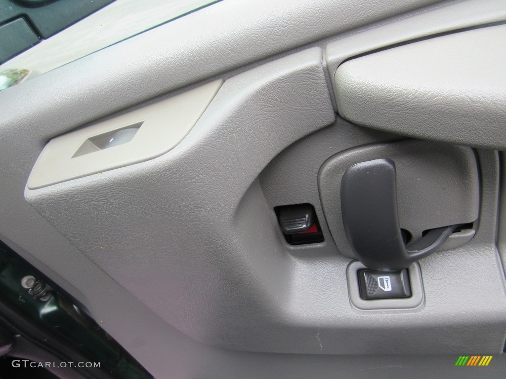2010 Chevrolet Express LS 3500 Extended Passenger Van Neutral Door Panel Photo #138620094