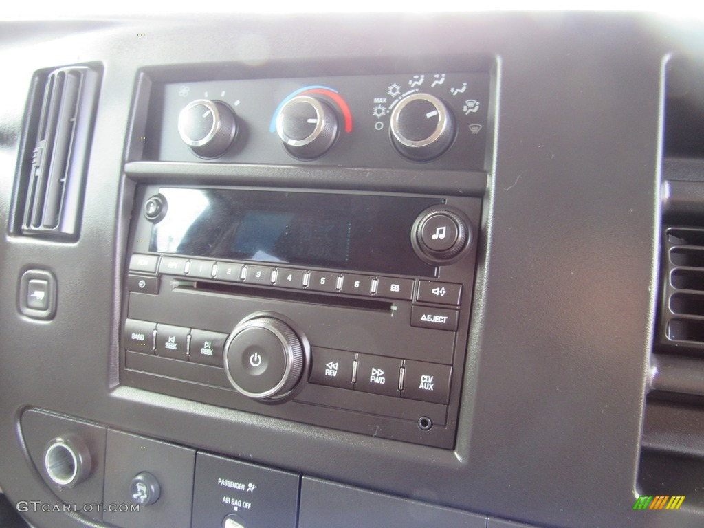 2010 Express LS 3500 Extended Passenger Van - Dark Green Metallic / Neutral photo #19
