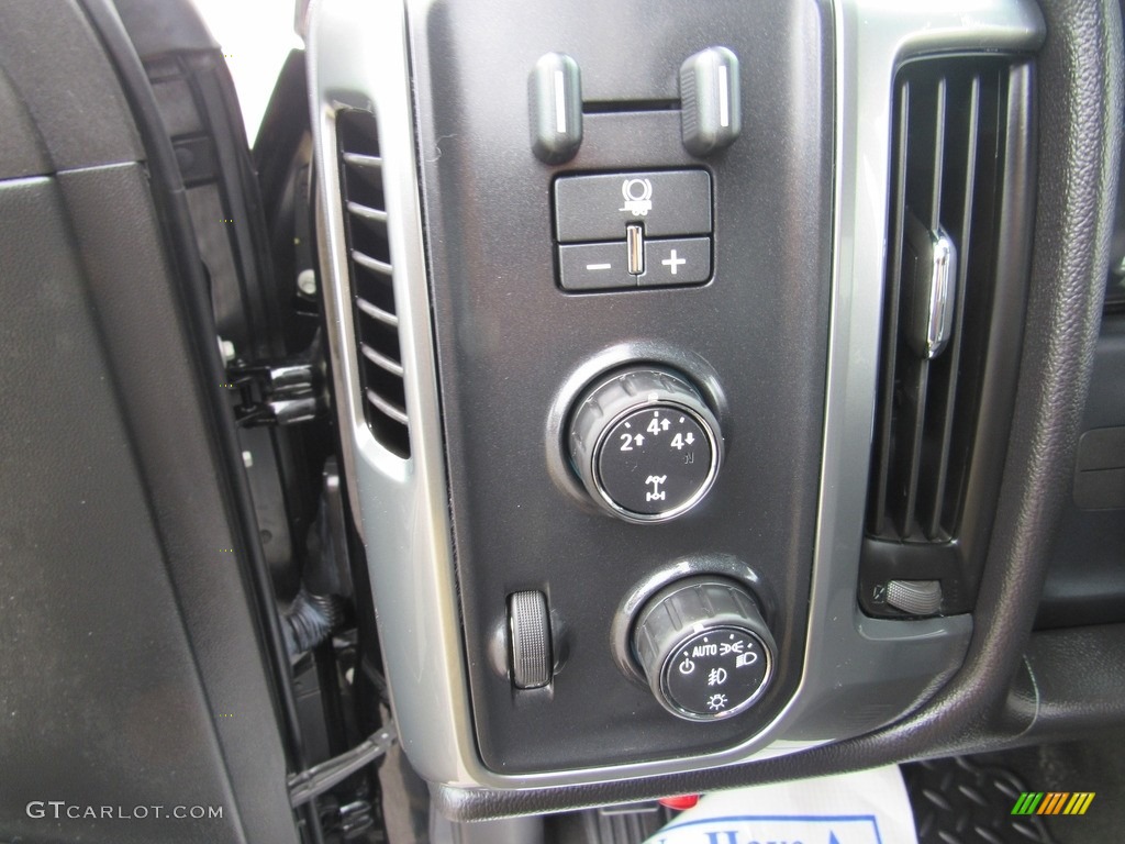 2016 Chevrolet Silverado 2500HD LT Crew Cab 4x4 Controls Photo #138623334