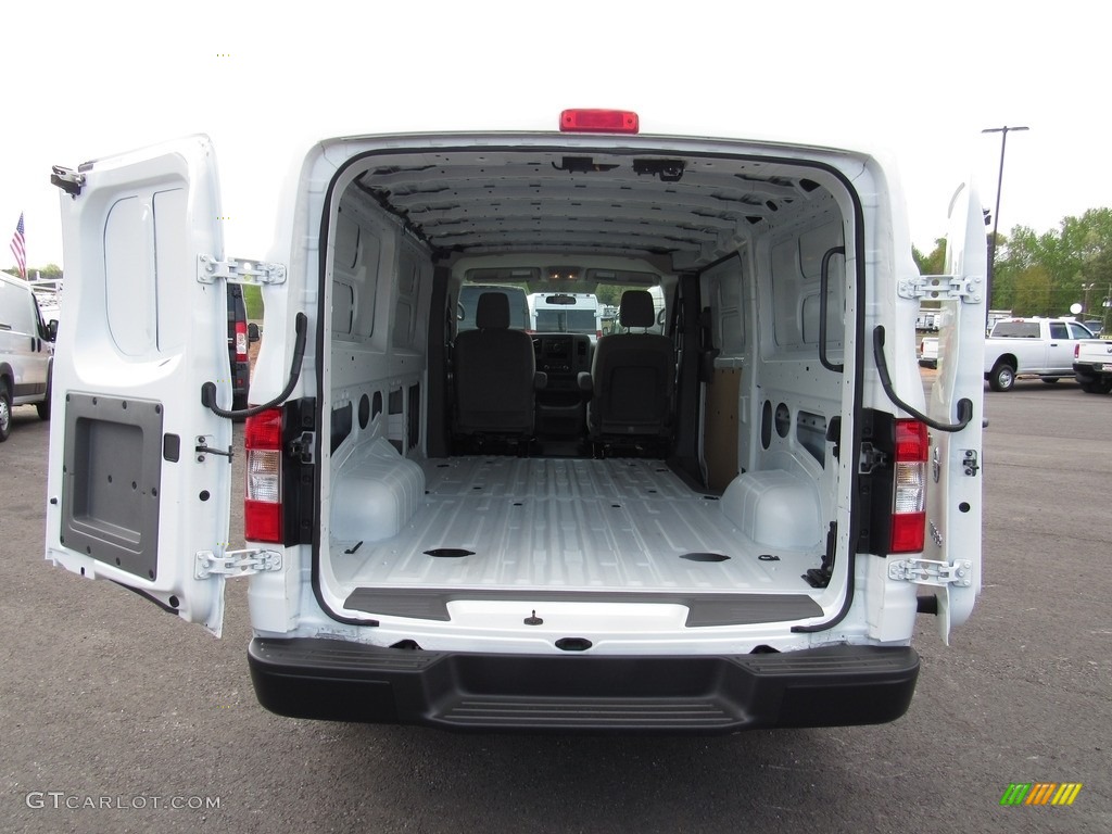 2016 Nissan NV 2500 HD S Cargo Trunk Photos